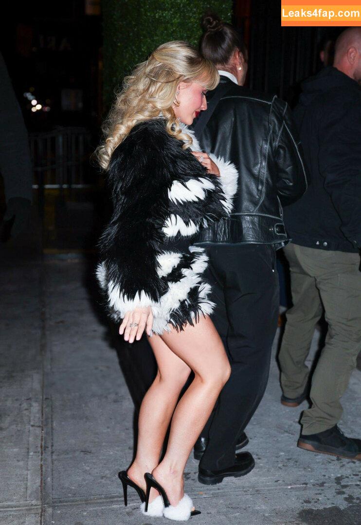 Sabrina Carpenter / https: / sabrinacarpenter leaked photo photo #4137