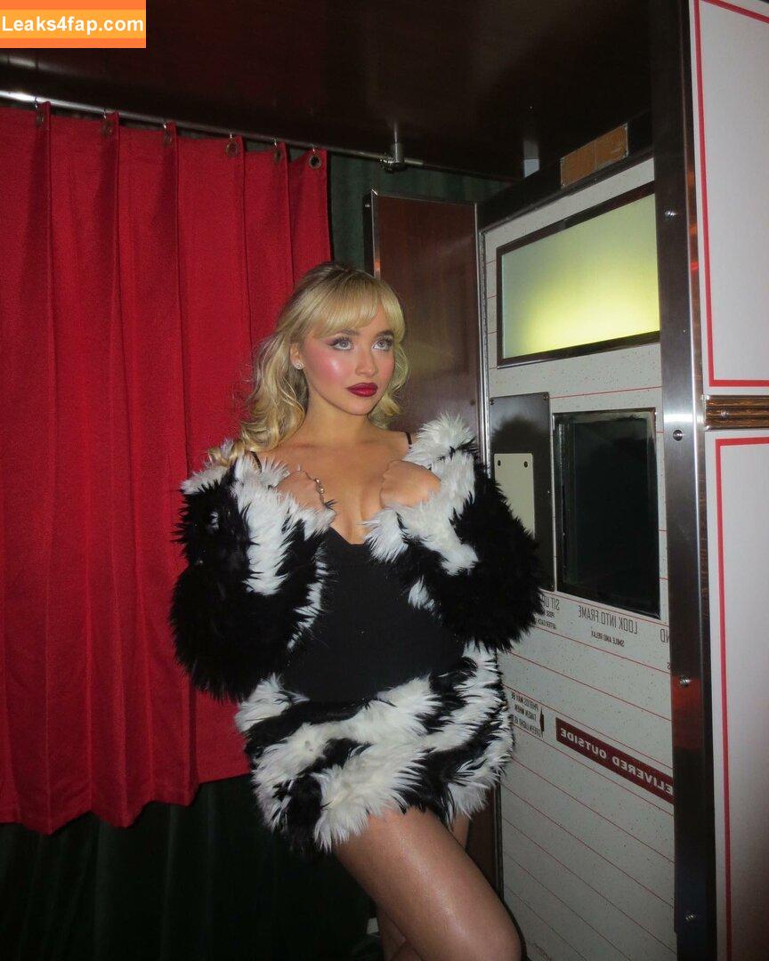 Sabrina Carpenter / https: / sabrinacarpenter leaked photo photo #4154