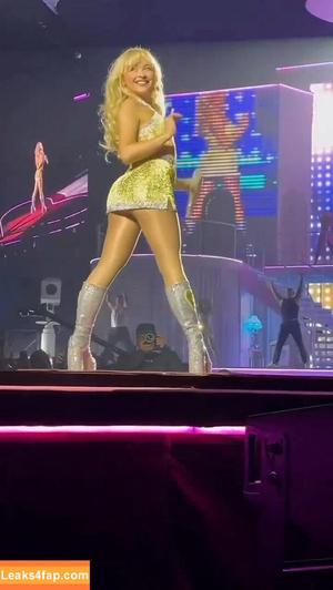 Sabrina Carpenter photo #4002