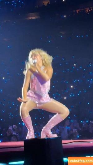 Sabrina Carpenter photo #4004