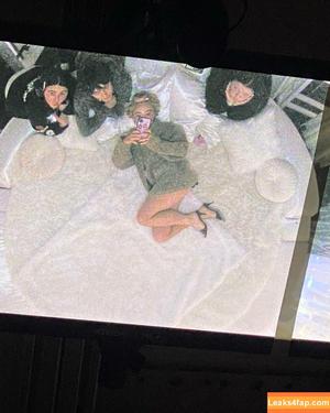 Sabrina Carpenter photo #4040