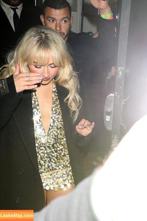 Sabrina Carpenter photo #4047