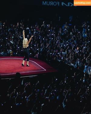 Sabrina Carpenter photo #4055