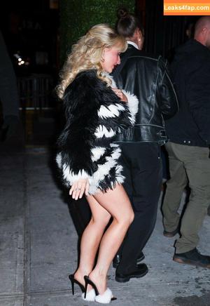 Sabrina Carpenter photo #4137