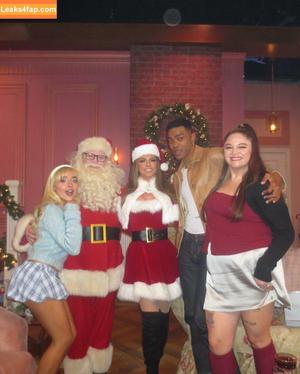 Sabrina Carpenter photo #4164