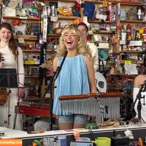 Sabrina Carpenter photo #4295