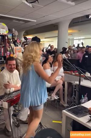 Sabrina Carpenter photo #4297