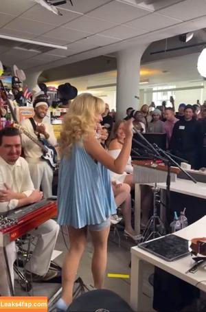 Sabrina Carpenter photo #4298