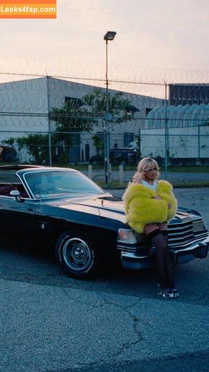 Sabrina Carpenter photo #4342