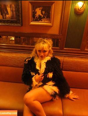 Sabrina Carpenter photo #4359