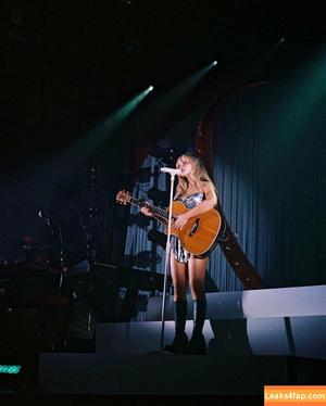 Sabrina Carpenter photo #4387