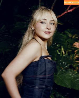 Sabrina Carpenter photo #4390