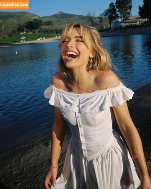 Sabrina Carpenter photo #4443