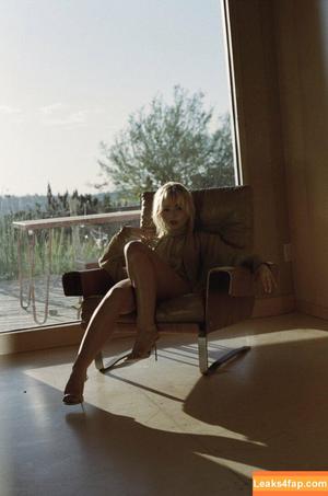 Sabrina Carpenter photo #4444