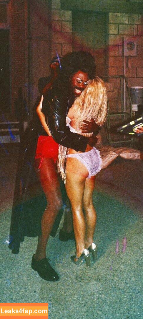 Sabrina Carpenter / sabrinacarpenter leaked photo photo #5251