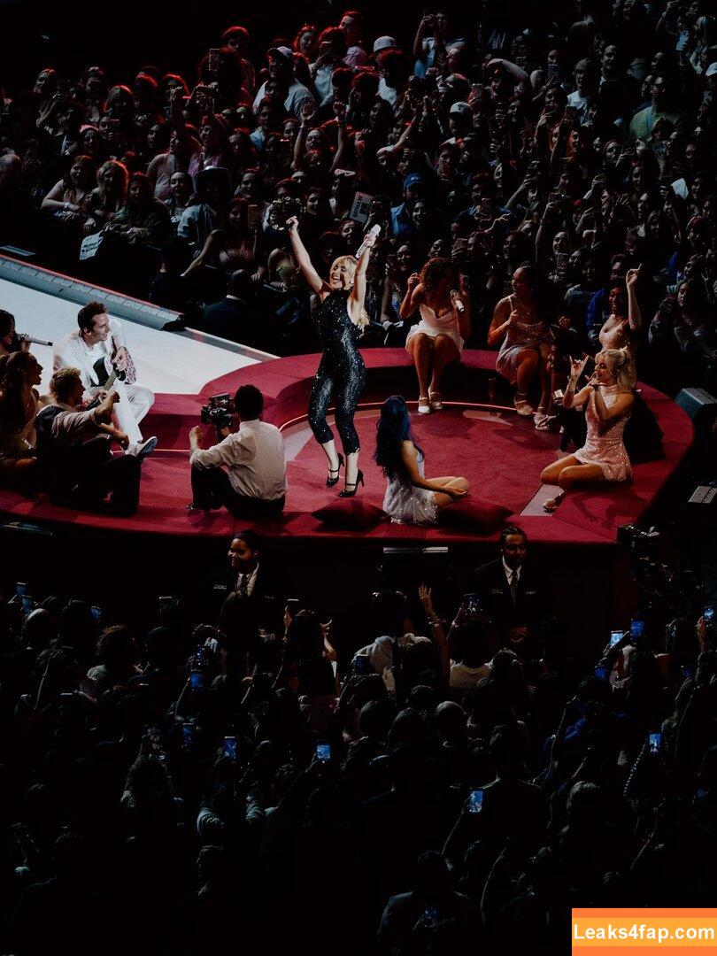 Sabrina Carpenter / sabrinacarpenter слитое фото фото #5404