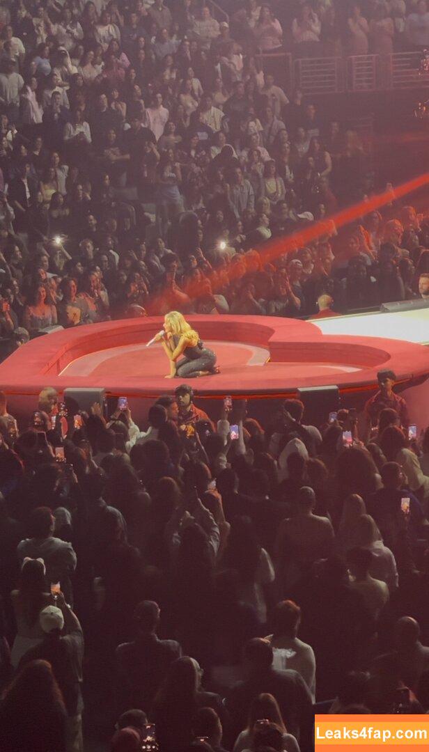 Sabrina Carpenter / https: / sabrinacarpenter leaked photo photo #5459