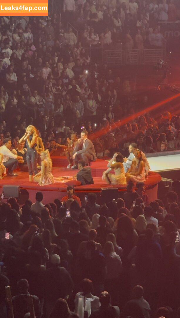 Sabrina Carpenter / https: / sabrinacarpenter leaked photo photo #5469