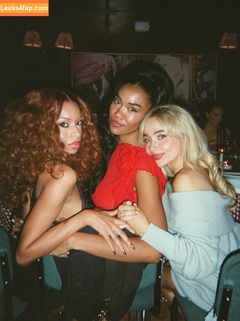 Sabrina Carpenter / https: / sabrinacarpenter leaked photo photo #5505