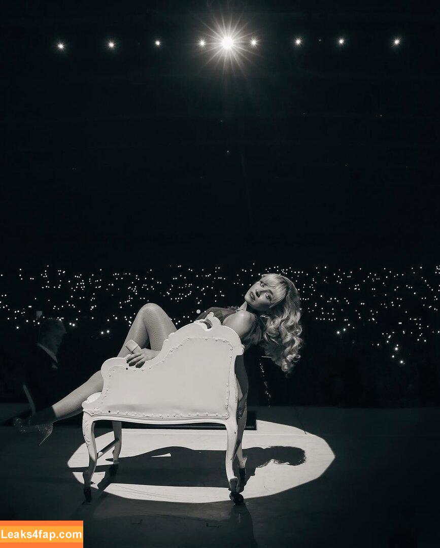 Sabrina Carpenter / https: / sabrinacarpenter leaked photo photo #5626