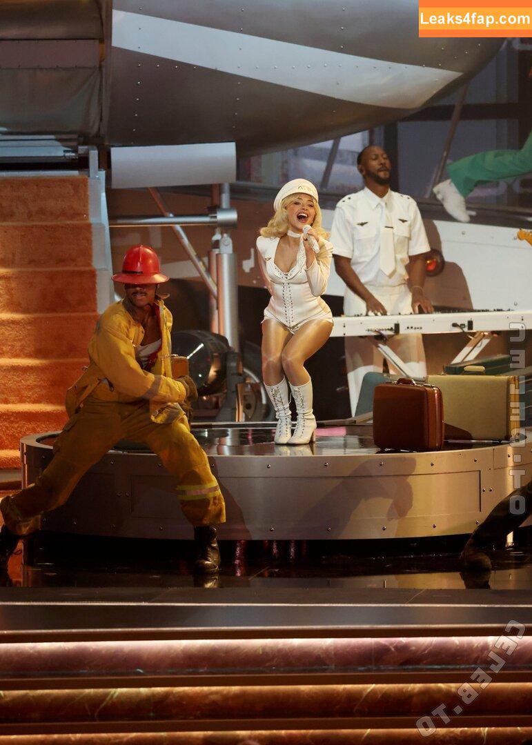 Sabrina Carpenter / https: / sabrinacarpenter leaked photo photo #5896