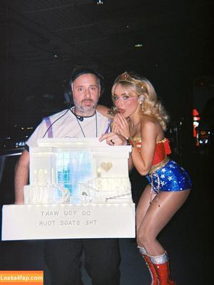 Sabrina Carpenter фото #5401