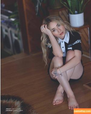 Sabrina Carpenter photo #5427