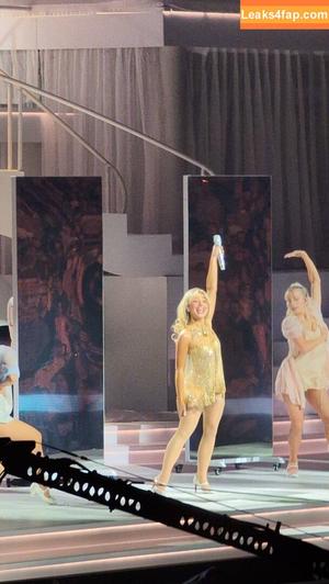 Sabrina Carpenter photo #5447