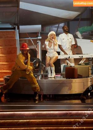 Sabrina Carpenter photo #5896