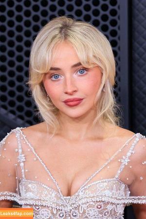 Sabrina Carpenter photo #5945