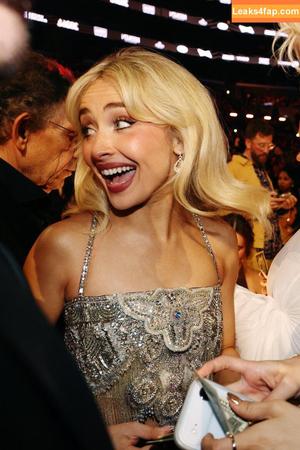 Sabrina Carpenter photo #5956