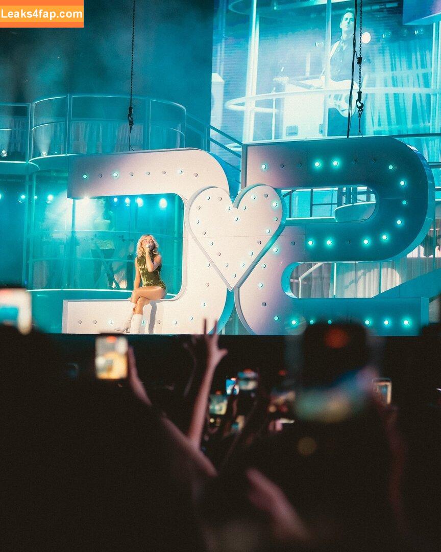 Sabrina Carpenter / https: / sabrinacarpenter leaked photo photo #6056