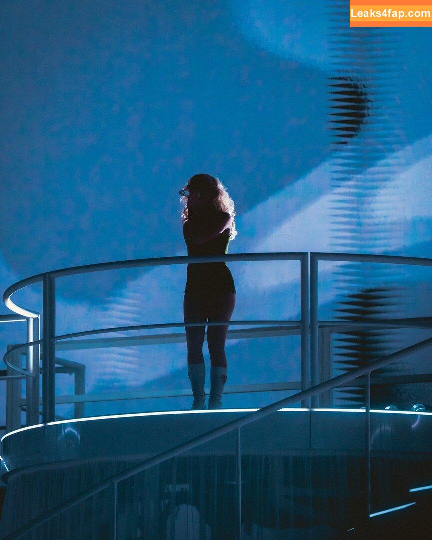 Sabrina Carpenter / https: / sabrinacarpenter слитое фото фото #6057