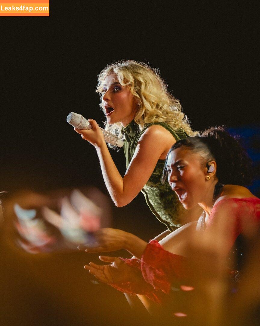 Sabrina Carpenter / https: / sabrinacarpenter слитое фото фото #6063