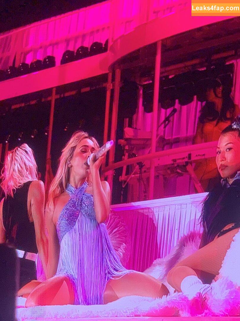 Sabrina Carpenter / https: / sabrinacarpenter слитое фото фото #6077