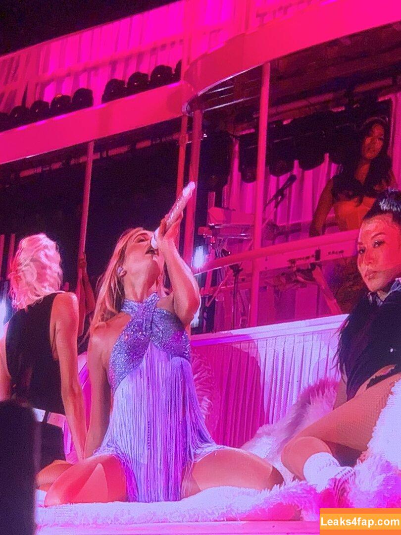 Sabrina Carpenter / https: / sabrinacarpenter слитое фото фото #6079