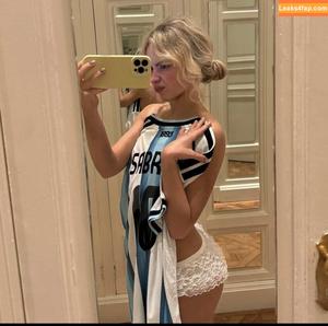 Sabrina Carpenter photo #6041