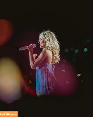 Sabrina Carpenter фото #6055