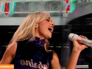 Sabrina Carpenter фото #6075