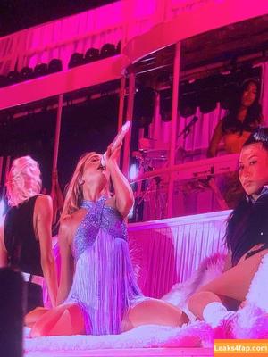 Sabrina Carpenter фото #6079