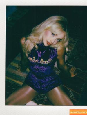 Sabrina Carpenter photo #6096