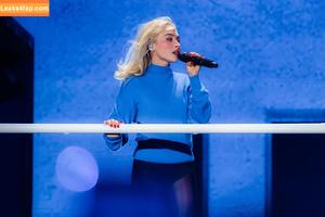 Sabrina Carpenter photo #6120