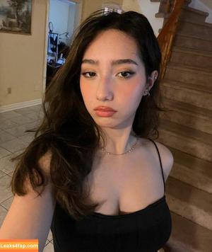 Sabrina Pezeshkian photo #0040