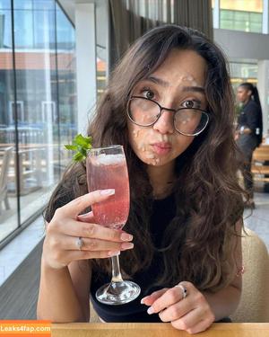 Sabrina Pezeshkian photo #0045