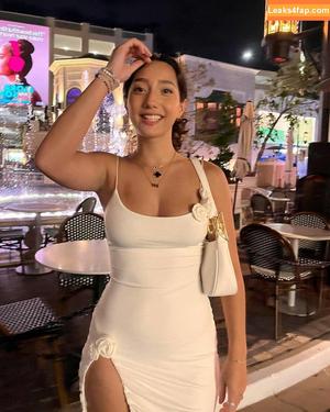 Sabrina Pezeshkian photo #0100