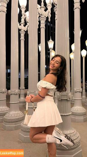 Sabrina Pezeshkian photo #0180
