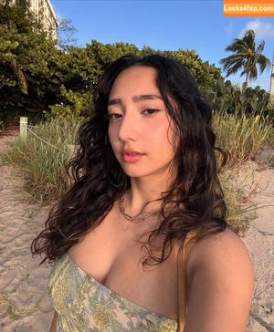 Sabrina Pezeshkian photo #0433