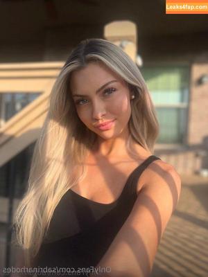 sabrinarhodes photo #0021