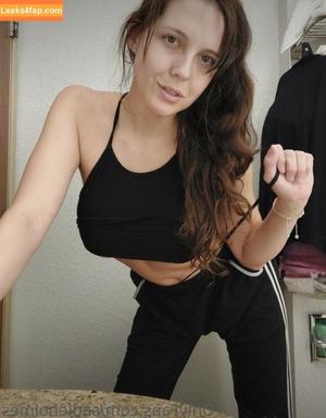 Sadie Holmes photo #0035