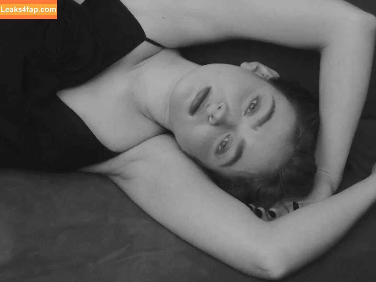 Sadie Sink / sadiesink / sadiesink_ слитое фото фото #0312